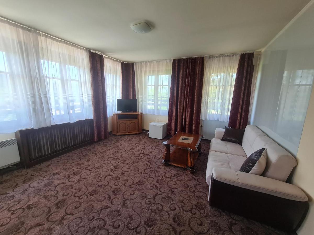 Complex Brashlyan Hotel Tryavna Exterior photo